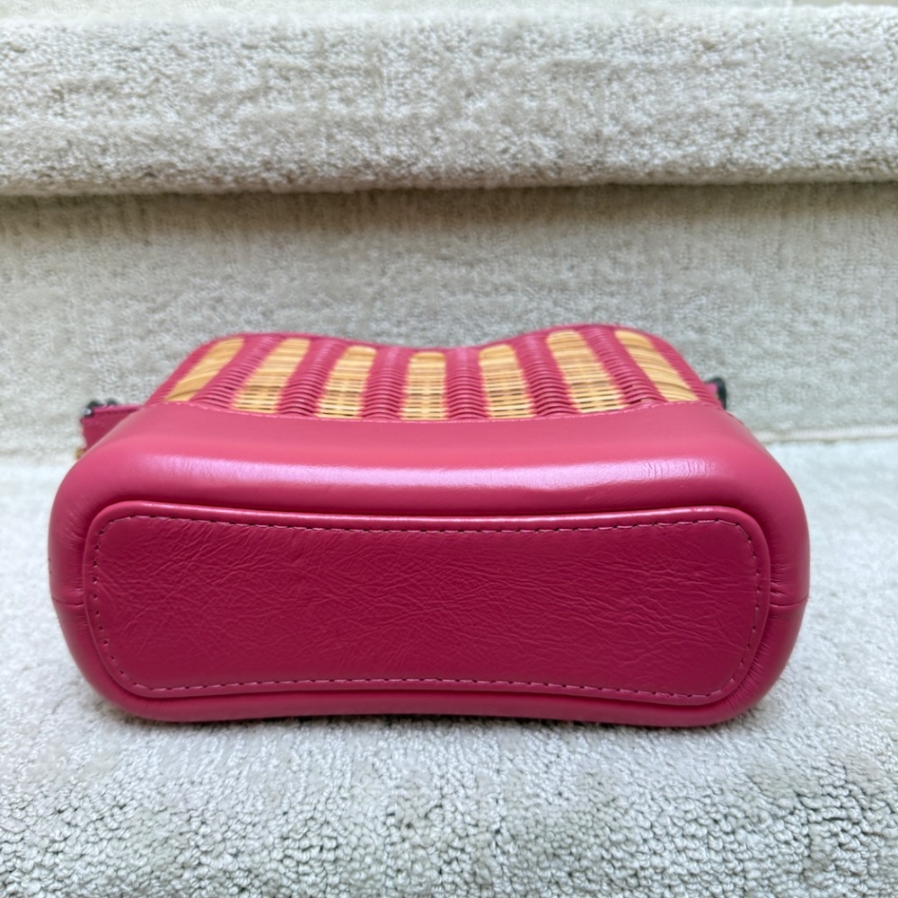 Chanel Gabrielle Hobo Small in Beige Rattan & Pink leather - Picture 3 of 14